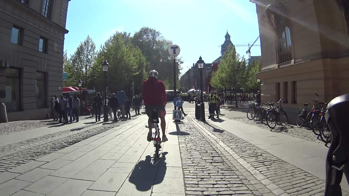 Påbjuden högersväng ut från Arsenalsgatan