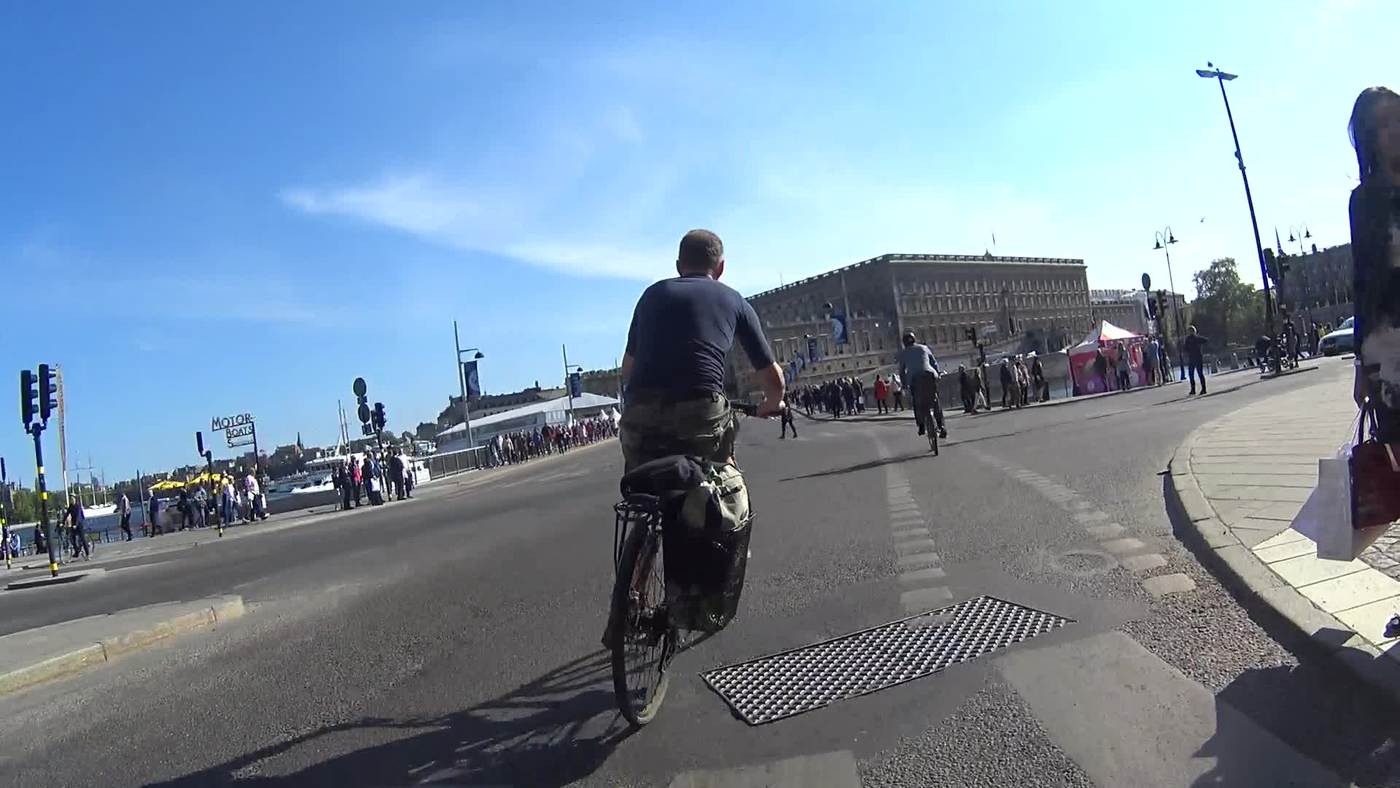 Cykelfält rakt fram mot Strömbron