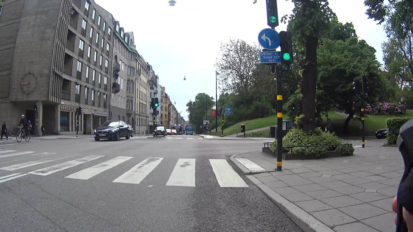 Sturegatan, påbjuden vänstersväng in på Karlavägen