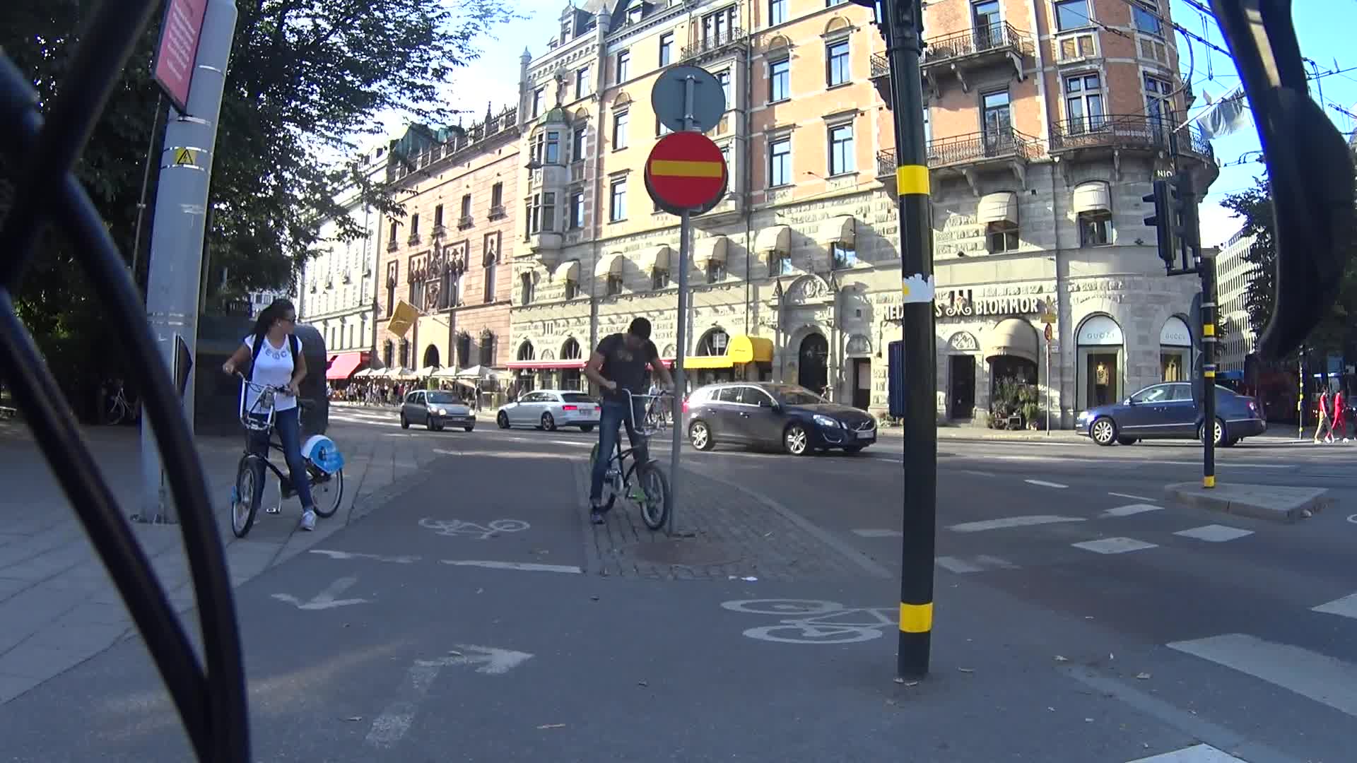Enkelriktad cykelbana, Hamngatan