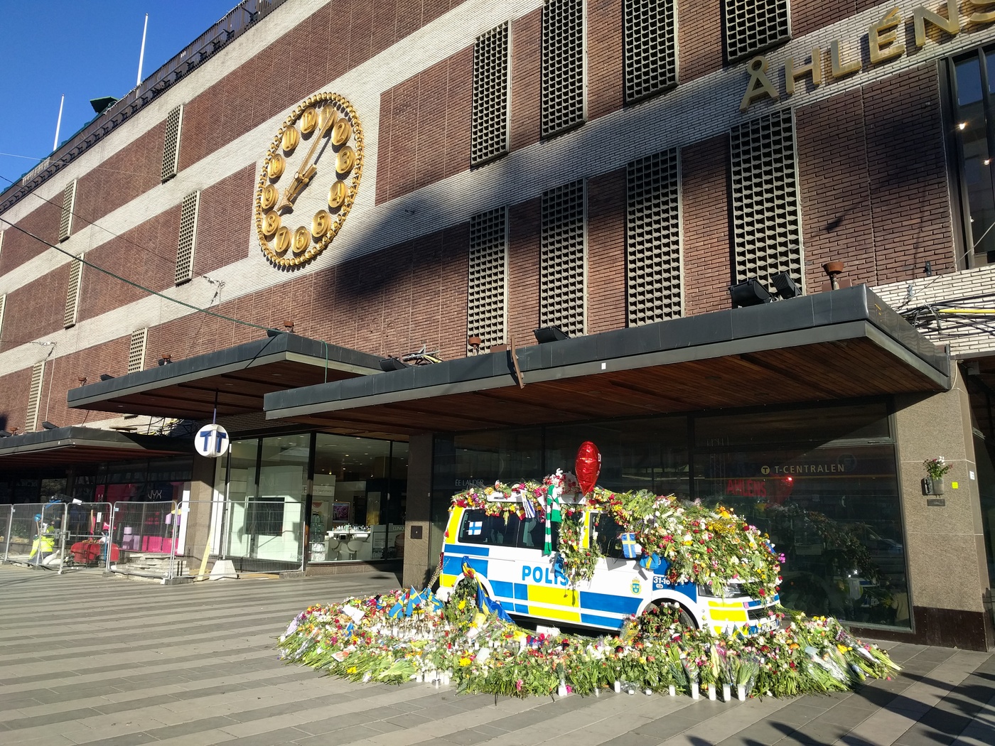 Sergels torg, morgonen den 11/49